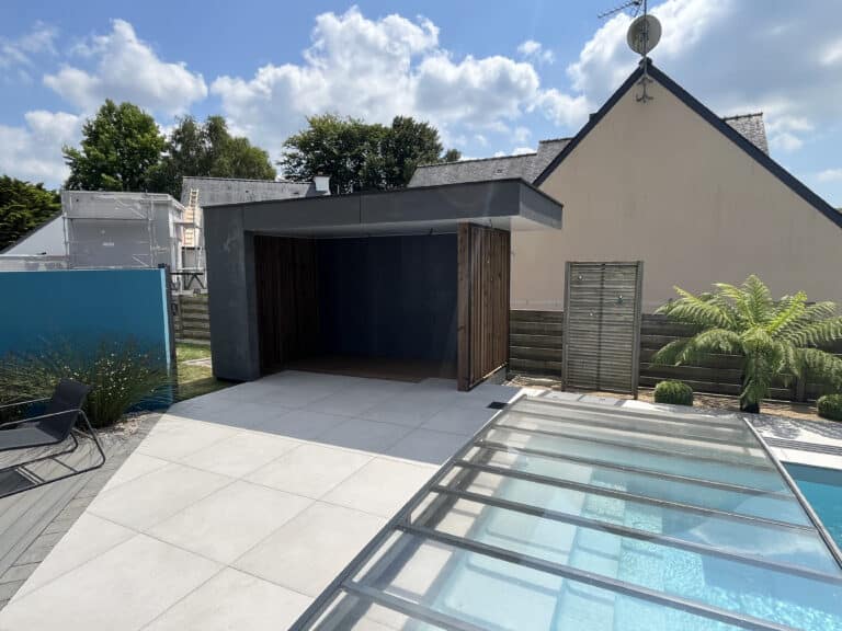 poolhouse près d'une piscine sur Hennebont